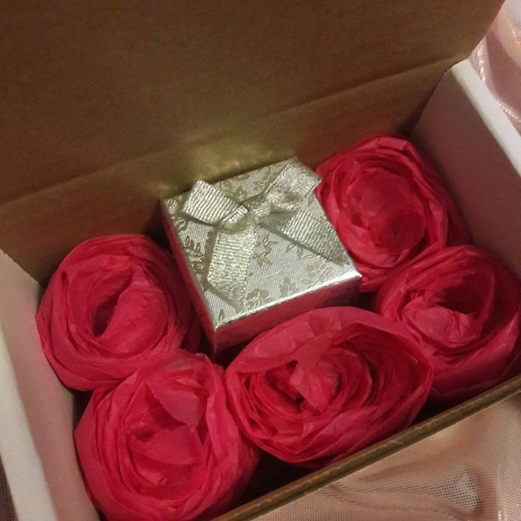 Sterling Silver Knot Ring .925 - Picture 5 of 5